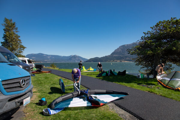 Windsurfers and kiteboarders getting ready in Stevenson, Washington. 